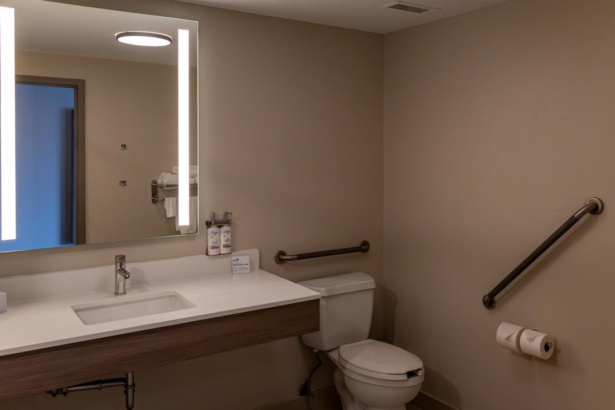 Holiday Inn Express Hotel & Suites Brockville By Ihg Ngoại thất bức ảnh