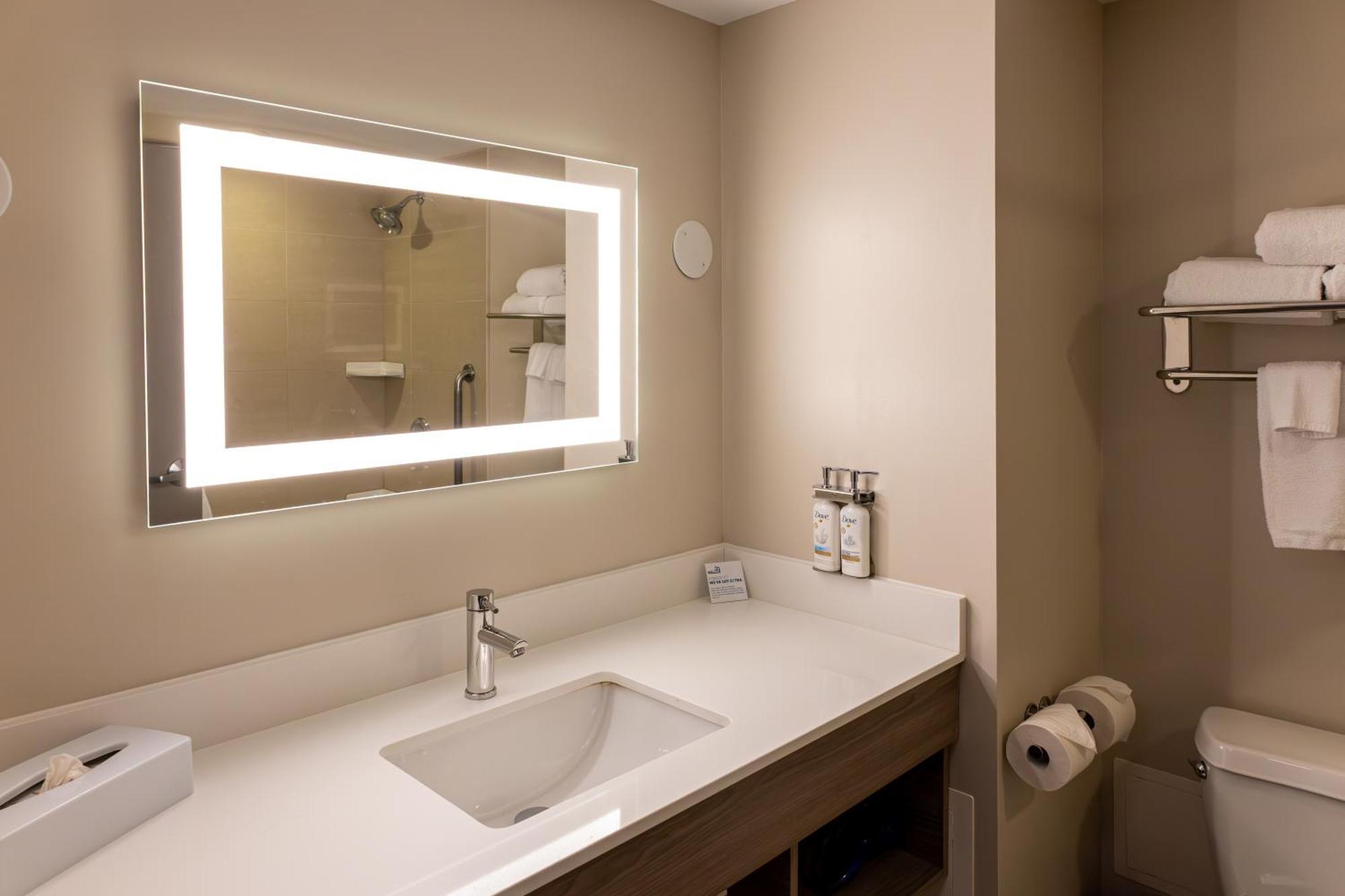 Holiday Inn Express Hotel & Suites Brockville By Ihg Ngoại thất bức ảnh