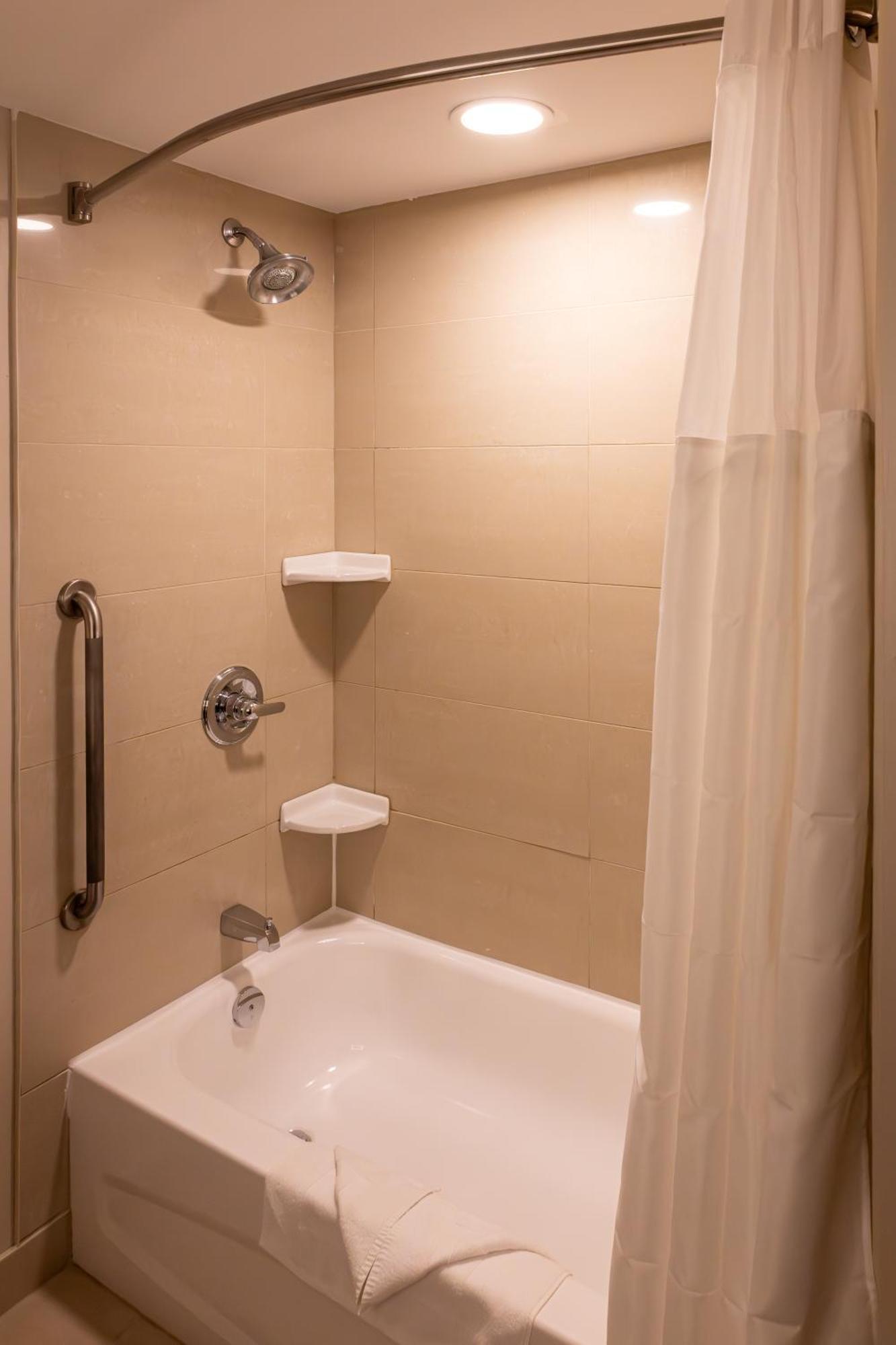Holiday Inn Express Hotel & Suites Brockville By Ihg Ngoại thất bức ảnh