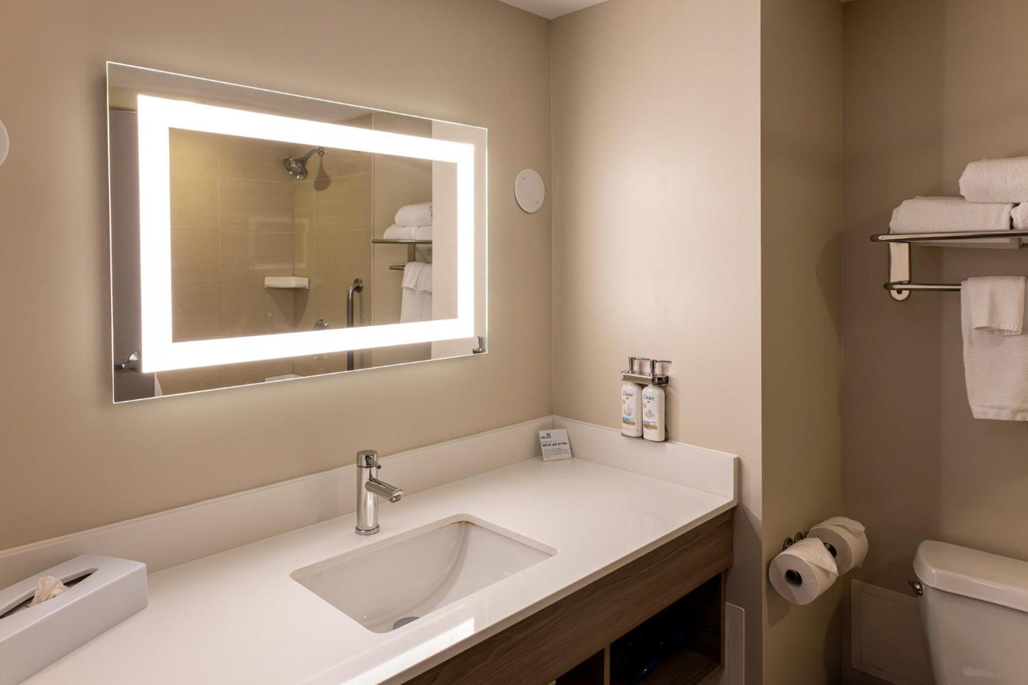 Holiday Inn Express Hotel & Suites Brockville By Ihg Ngoại thất bức ảnh