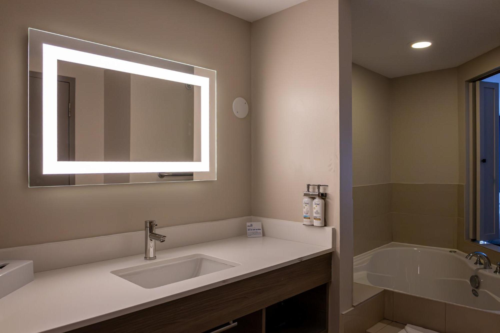 Holiday Inn Express Hotel & Suites Brockville By Ihg Ngoại thất bức ảnh